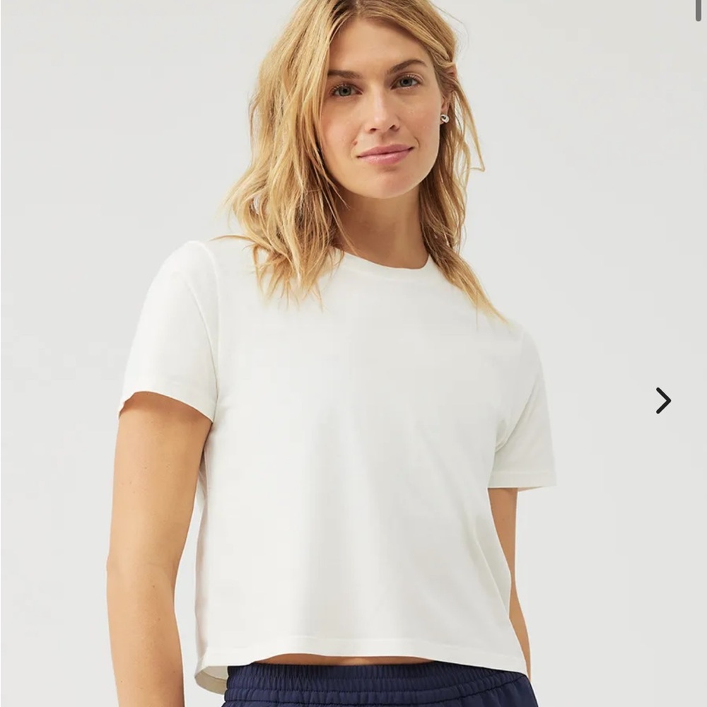 NWT Outdoor Voices Seashell Everyday Shortsleeve Tee